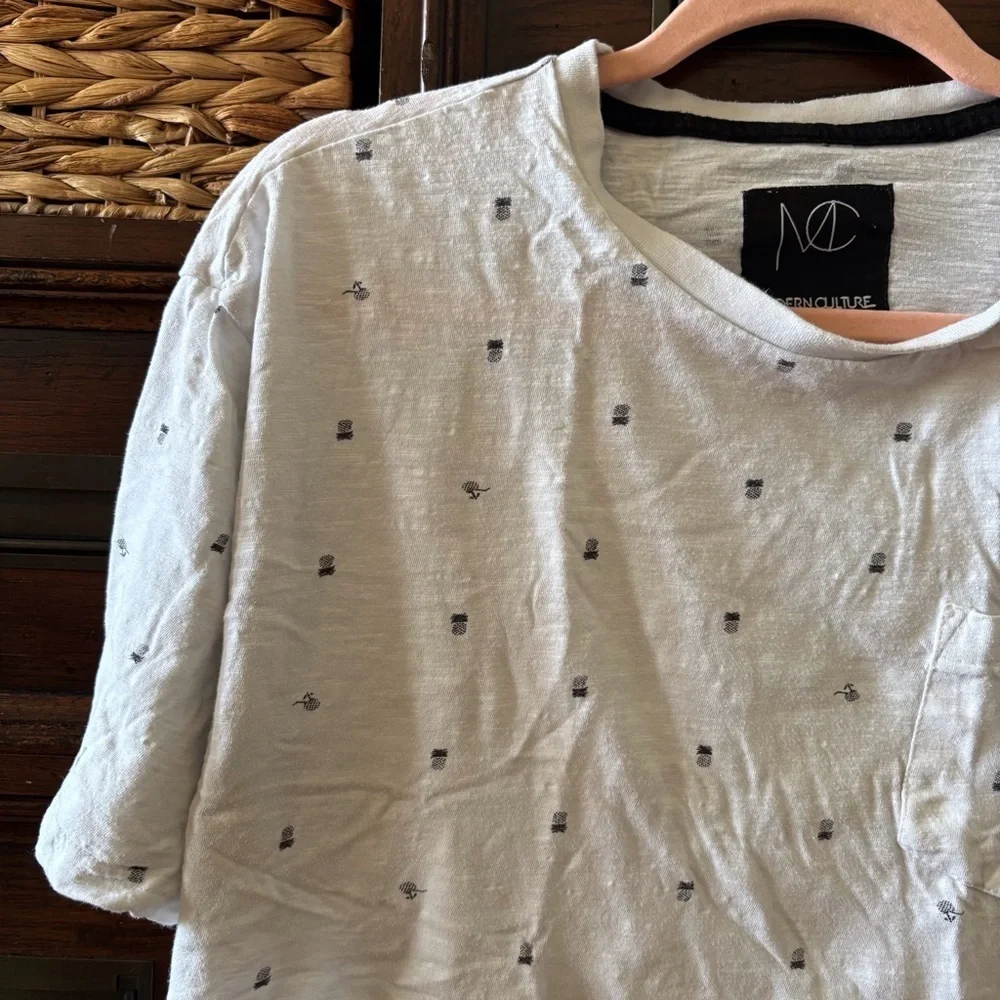 Modern Culture white short sleeve tee with pineapple print in size XL